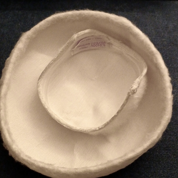 Retro Hat & Gloves - Picture 3 of 6